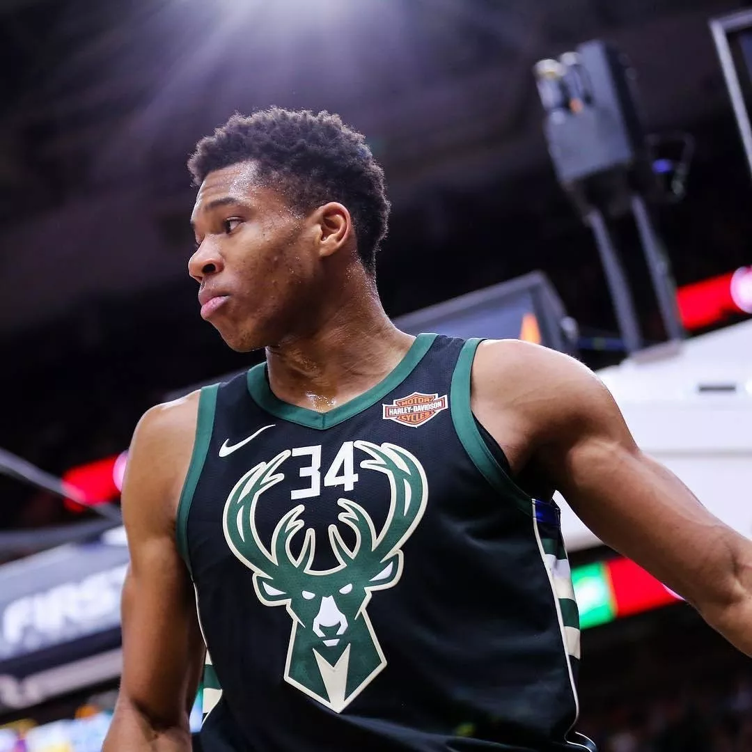 意媒：伊布、费拉拉入选米兰冬奥会火炬传递阵容（意媒：伊布与费拉拉入围米兰冬奥火炬传递名单）