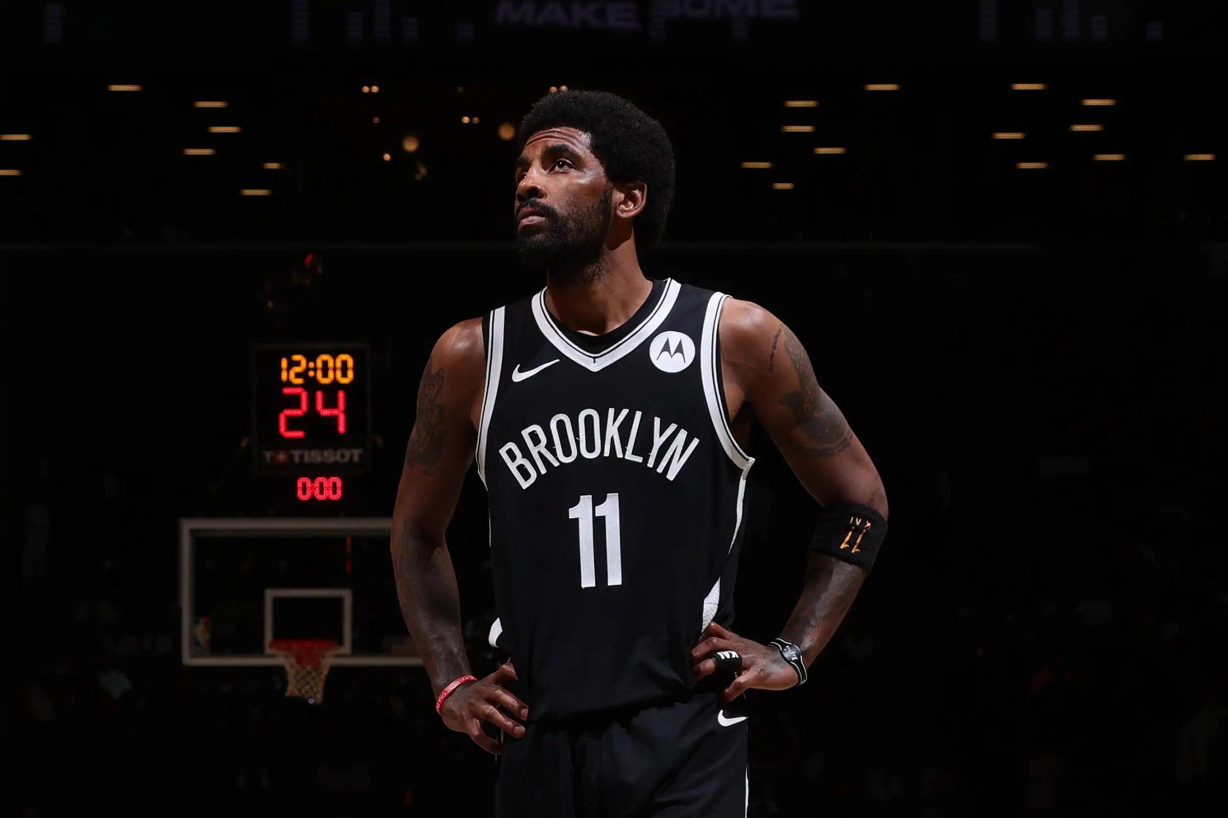 记者：奥斯卡身边人认为他没法继续踢球了，他在体能测试时突感不适（记者：奥斯卡身边人士称他或已无法再踢球，体能测试中突感不适）