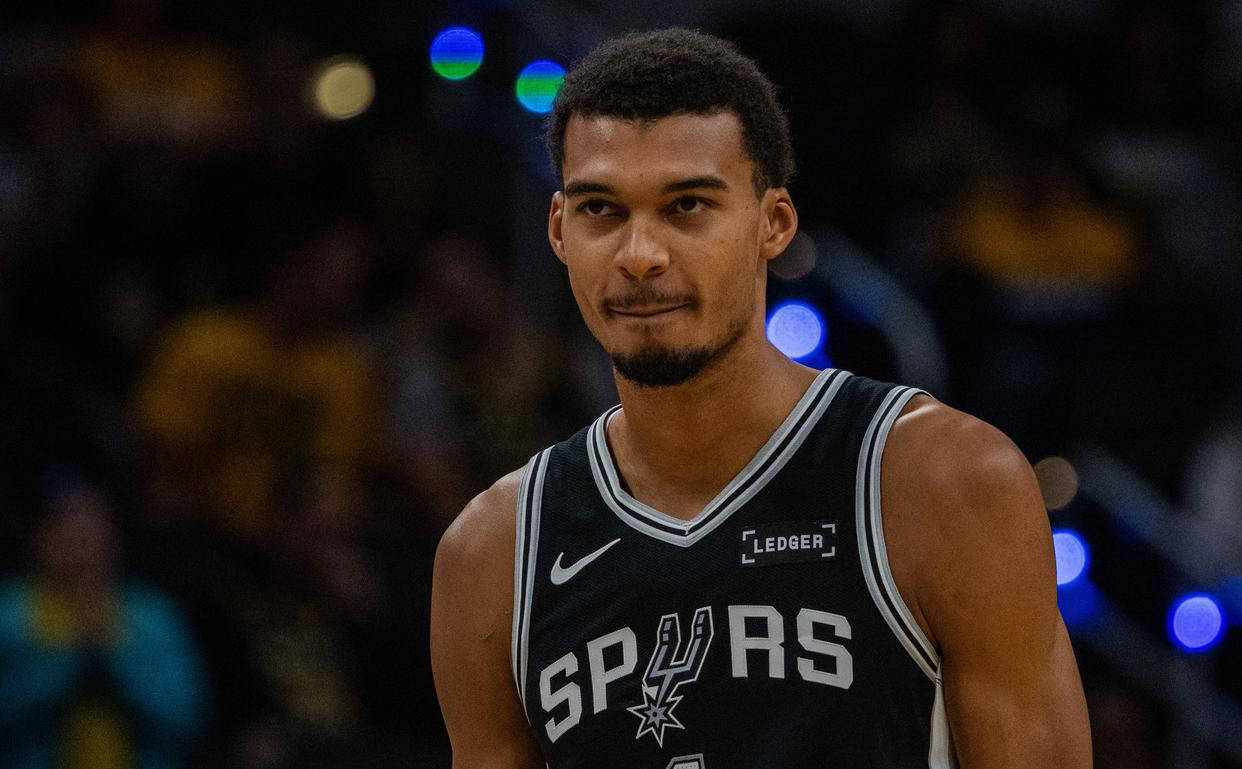 李新翔：武磊是我的榜样，能和自己的偶像一起踢球感觉很奇妙（李新翔称武磊为榜样：与偶像同场竞技倍感奇妙）