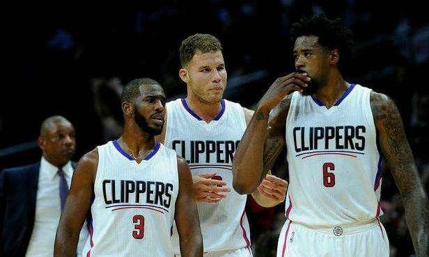 詹姆斯高效29分末节收割比赛，湖人险胜76人迎关键胜利（詹姆斯29分末节接管，湖人险胜76人拿下关键一胜）