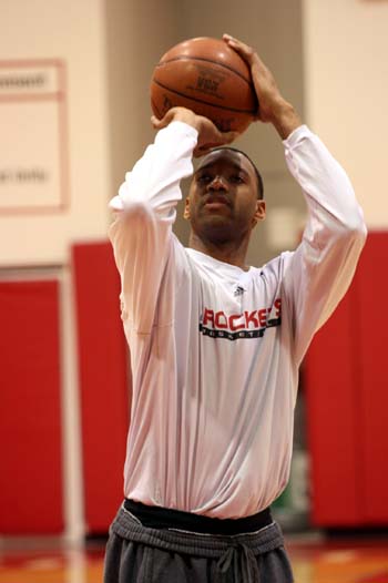 扎戈：托蒂睡觉打呼噜还说梦话；吐西蒙尼口水是因他故意挑衅（扎戈称：托蒂睡觉会打鼾还爱说梦话；向西蒙尼吐口水因对方刻意挑衅）