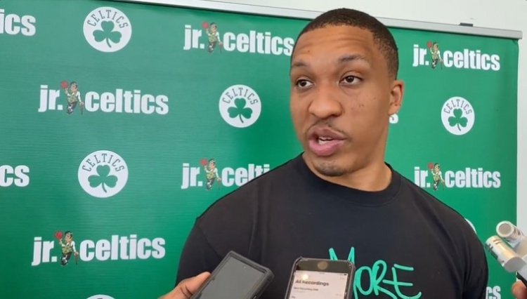 意媒：铃木彩艳可能因为手部骨折缺阵三个月，明年2至3月复出（意媒：手部骨折或让铃木彩艳伤停三个月，预计明年2至3月回归）