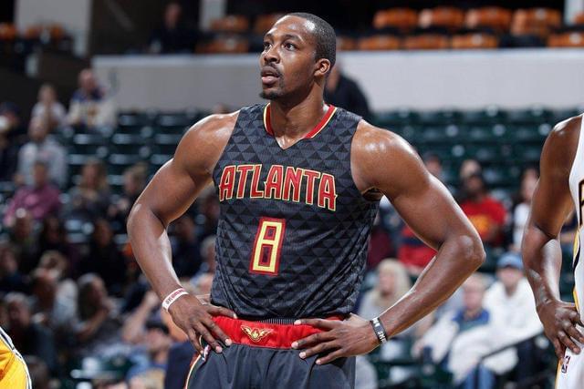 球星连续抢下关键篮板（核心球员连摘关键篮板）