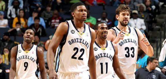 对手的防守直接被拆散（对手防线瞬间瓦解）