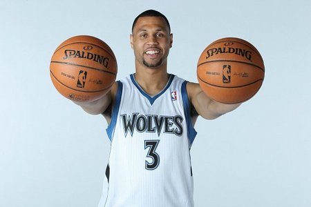 传闻：蓝鹰埃弗顿关注梅斯16岁前锋，身高193已亮相法甲（据报道：蓝鹰埃弗顿有意梅斯16岁前锋，193cm新星已完成法甲首秀）